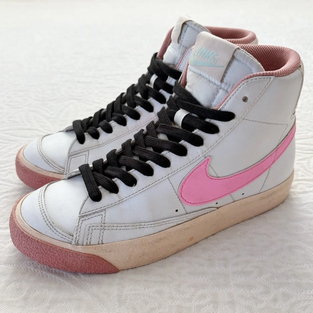 Nike Youth Grade School Blazer Mid 77 Sneakers, White Pink‎ Spell Sz 5Y